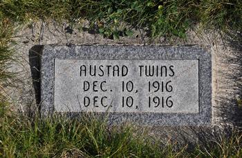 Austad, Twins (Garden City)